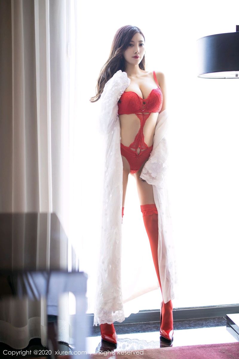 甜美女神杨晨晨sugar绝佳身材猩红内衣诱惑足量写真