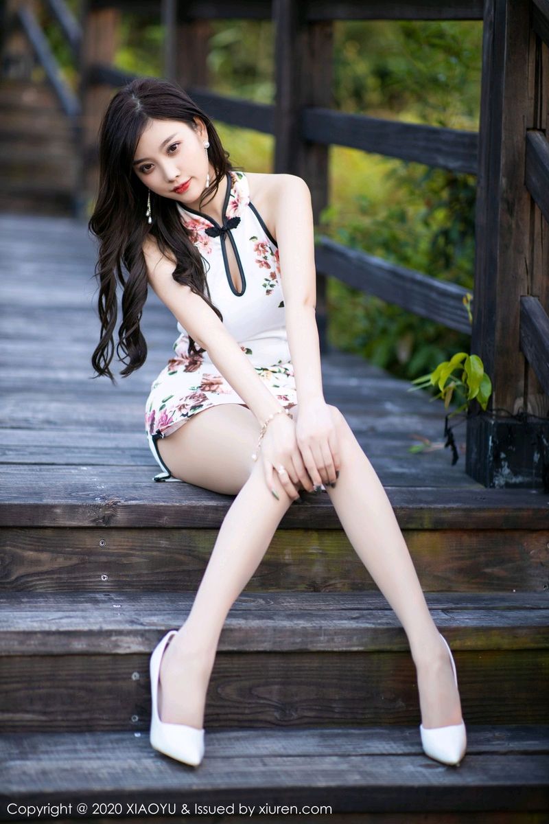 性感女神杨晨晨sugar古典旗袍&丝袜美腿室外写真