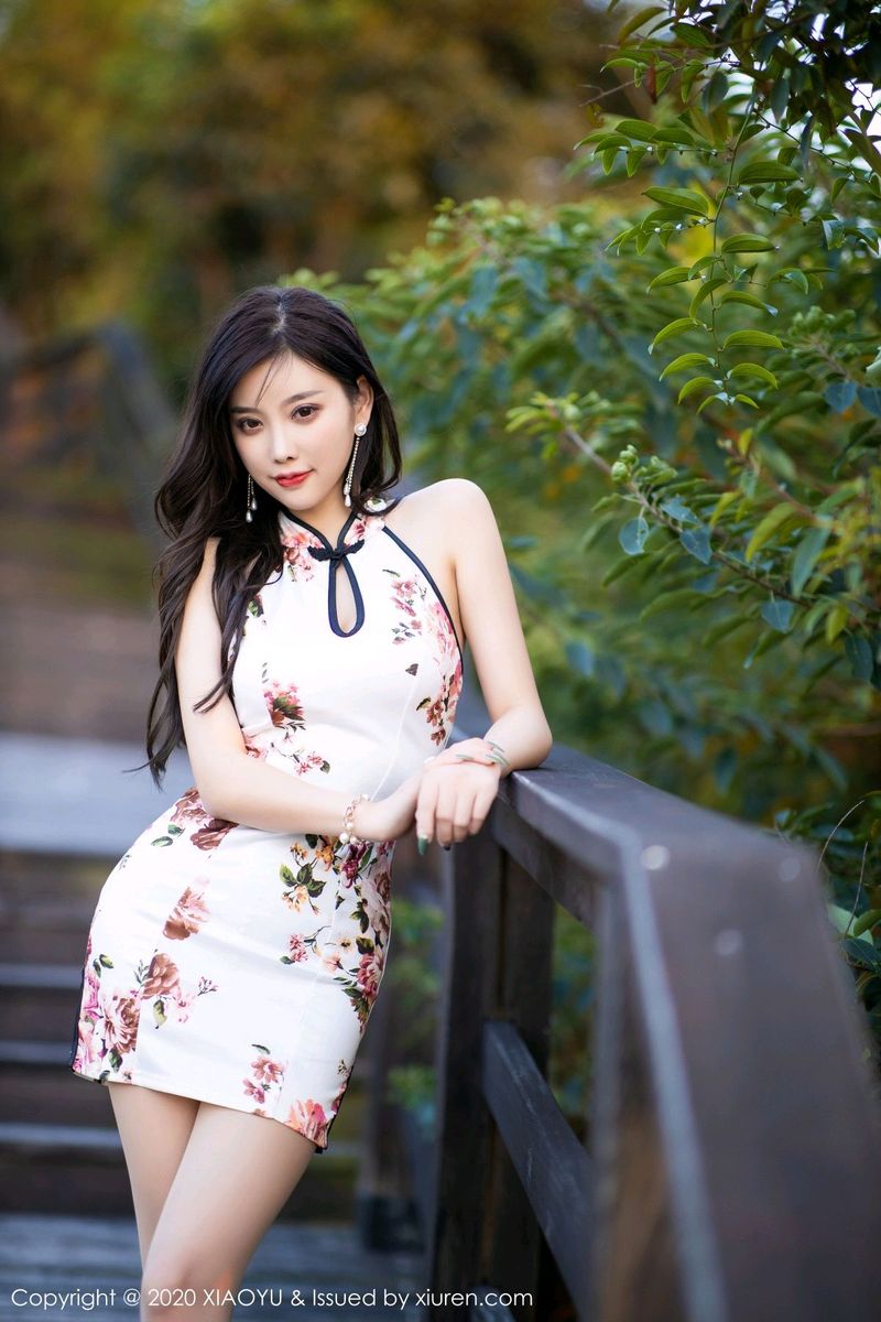 性感女神杨晨晨sugar古典旗袍&丝袜美腿室外写真