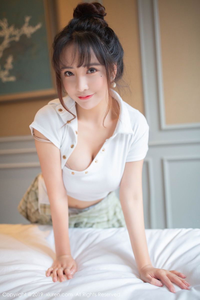 美女模特陶喜乐_lele性感学生装曼妙身姿诱人写真