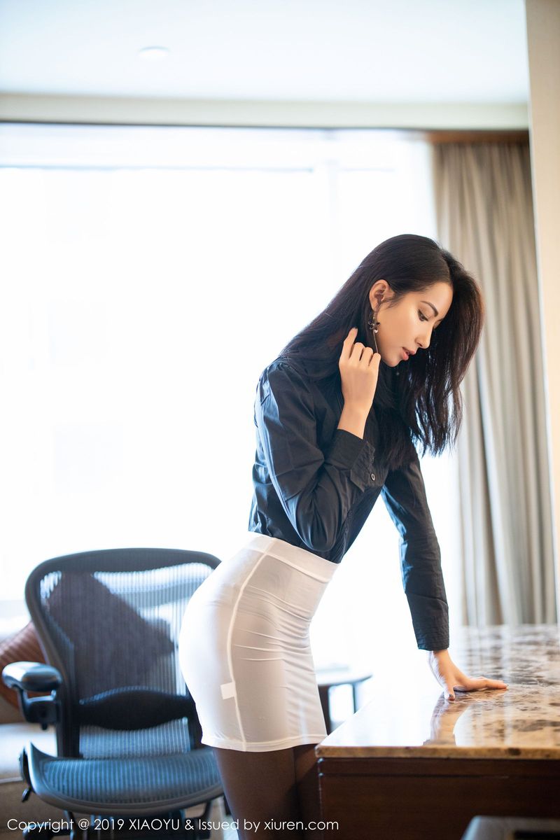 性感女神陈良玲Carry职场OL丝足狂欢系列足量写真
