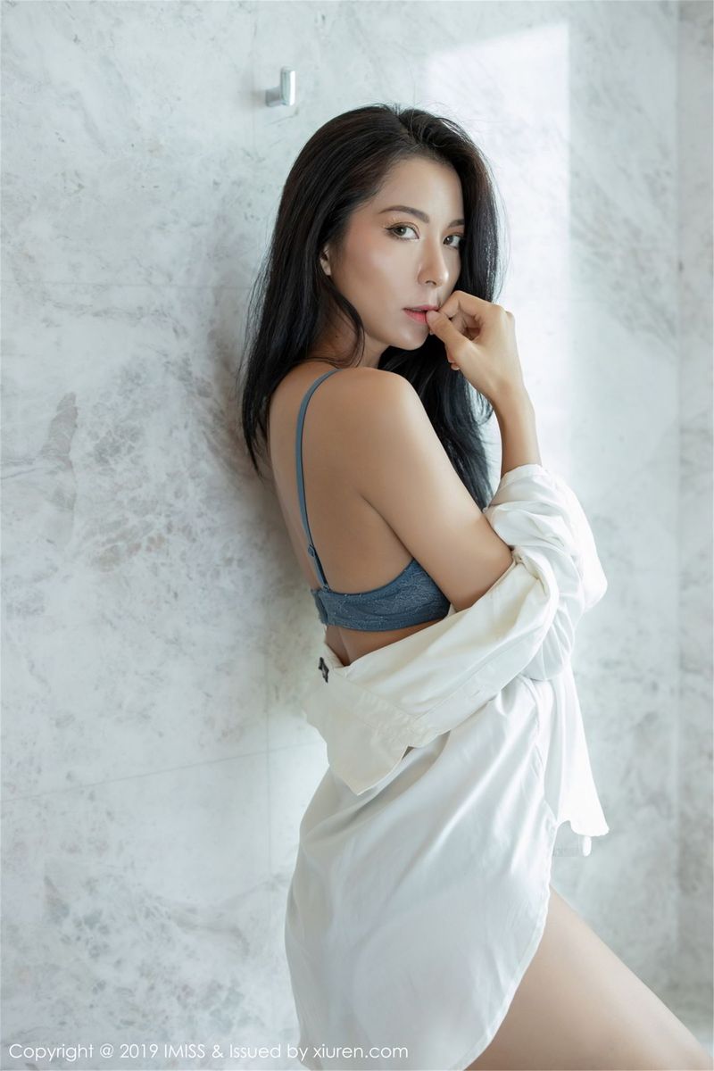 性感女神陈良玲carry白衬衫丝袜美腿蕾丝内衣韵味写真