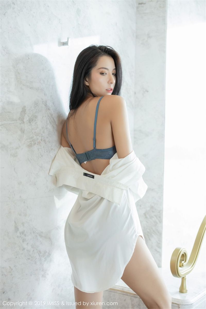 性感女神陈良玲carry白衬衫丝袜美腿蕾丝内衣韵味写真