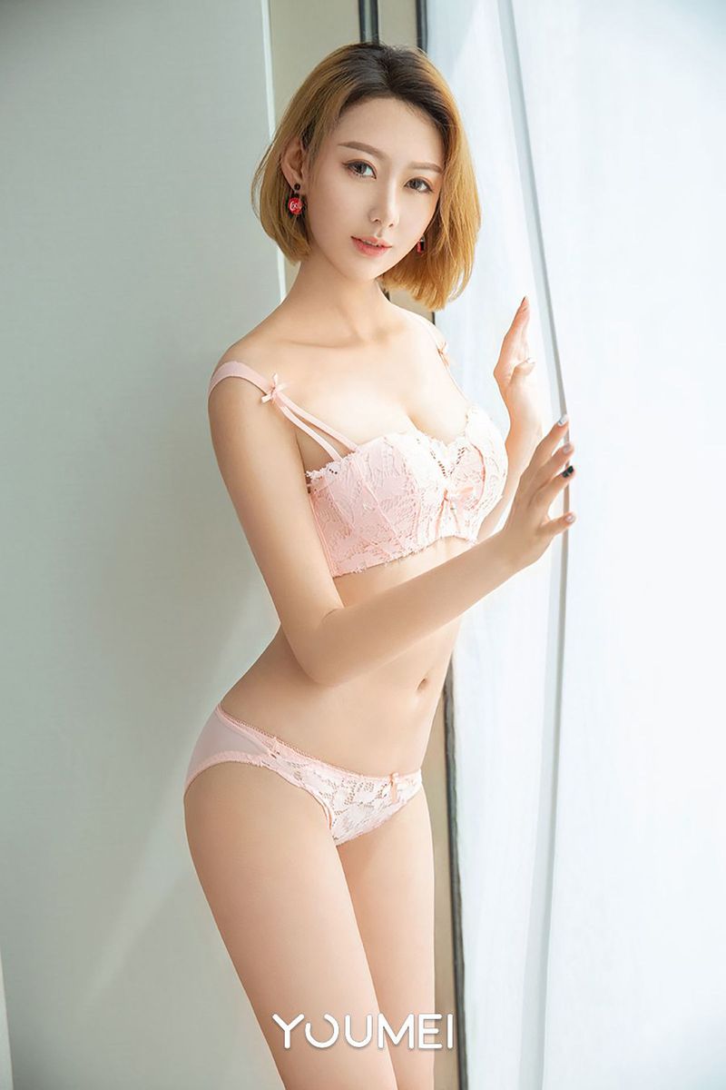 性感御姐艺轩Renee粉红蕾丝内衣魂牵梦绕诱惑写真