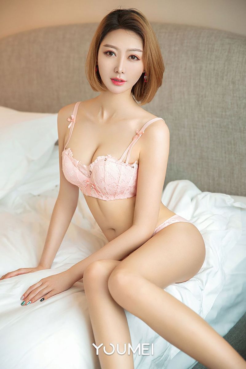 性感御姐艺轩Renee粉红蕾丝内衣魂牵梦绕诱惑写真