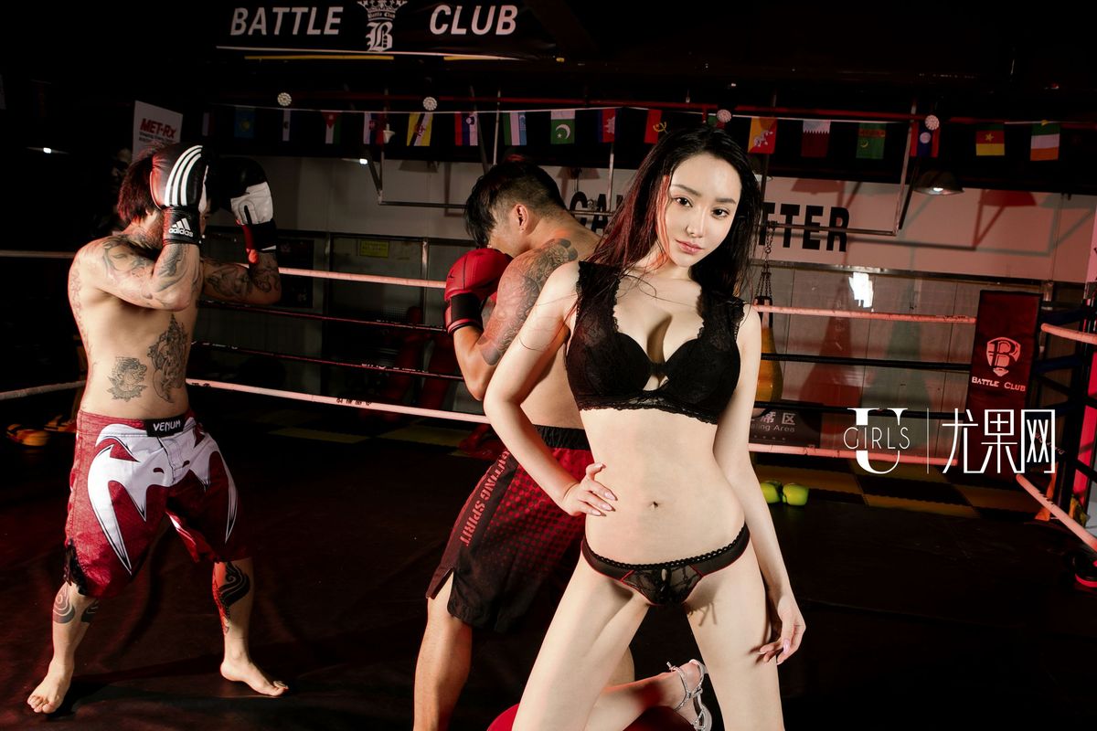 拳击美女麦苹果D罩杯情趣内衣诱惑大尺度写真