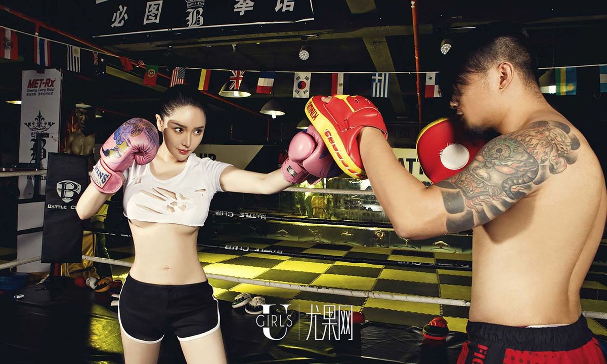 拳击美女麦苹果“权利游戏II”主题大尺度写真