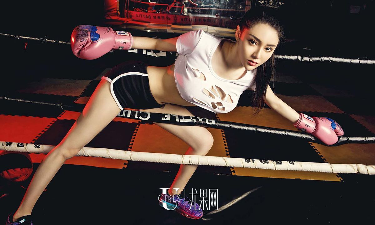 拳击美女麦苹果“权利游戏II”主题大尺度写真