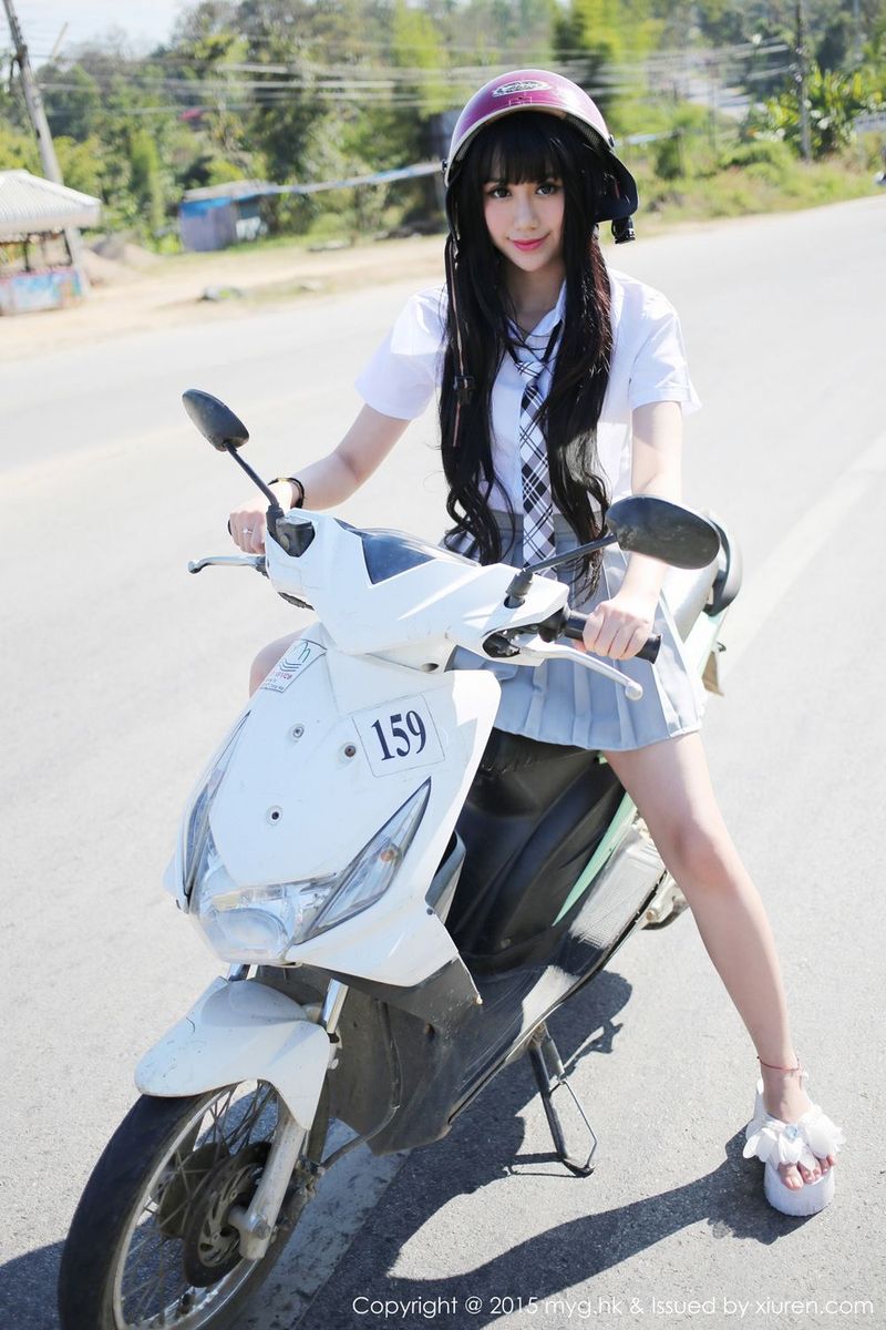 养眼美女杨晓青儿比基尼&校服外拍泰国旅拍