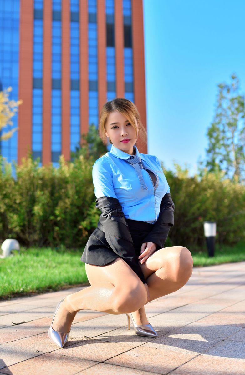 性感女神若兮baby丝袜美腿职场OL制服街拍写真