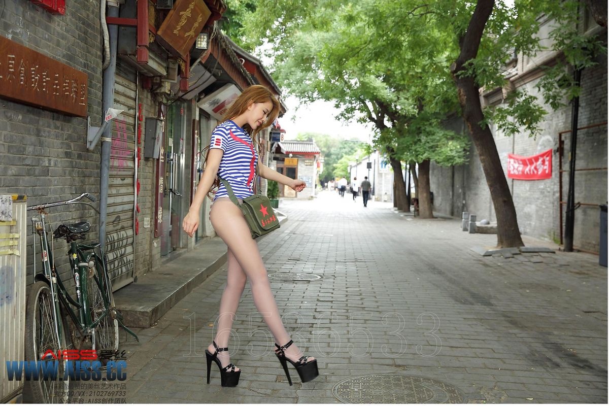 美女模特若兮Baby丝袜美腿<童年>主题钻石版写真集