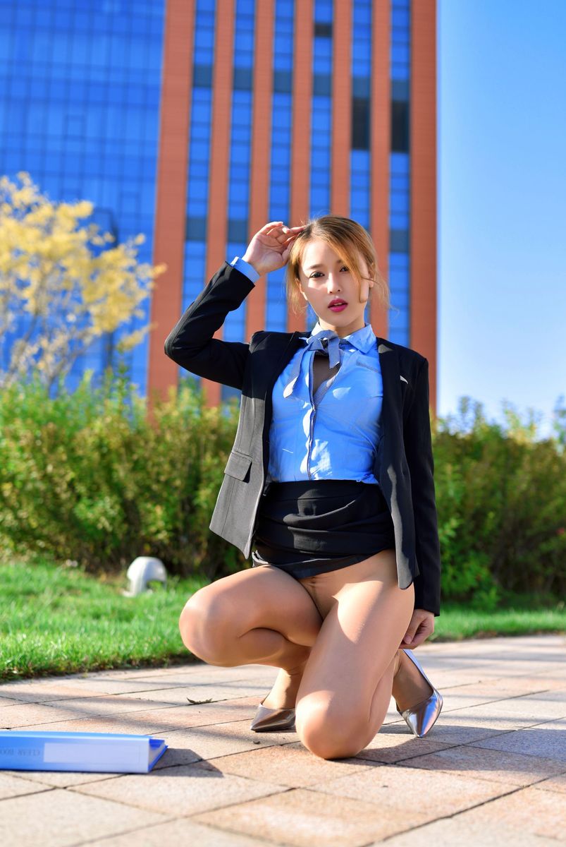 性感女神若兮baby丝袜美腿职场OL制服街拍写真