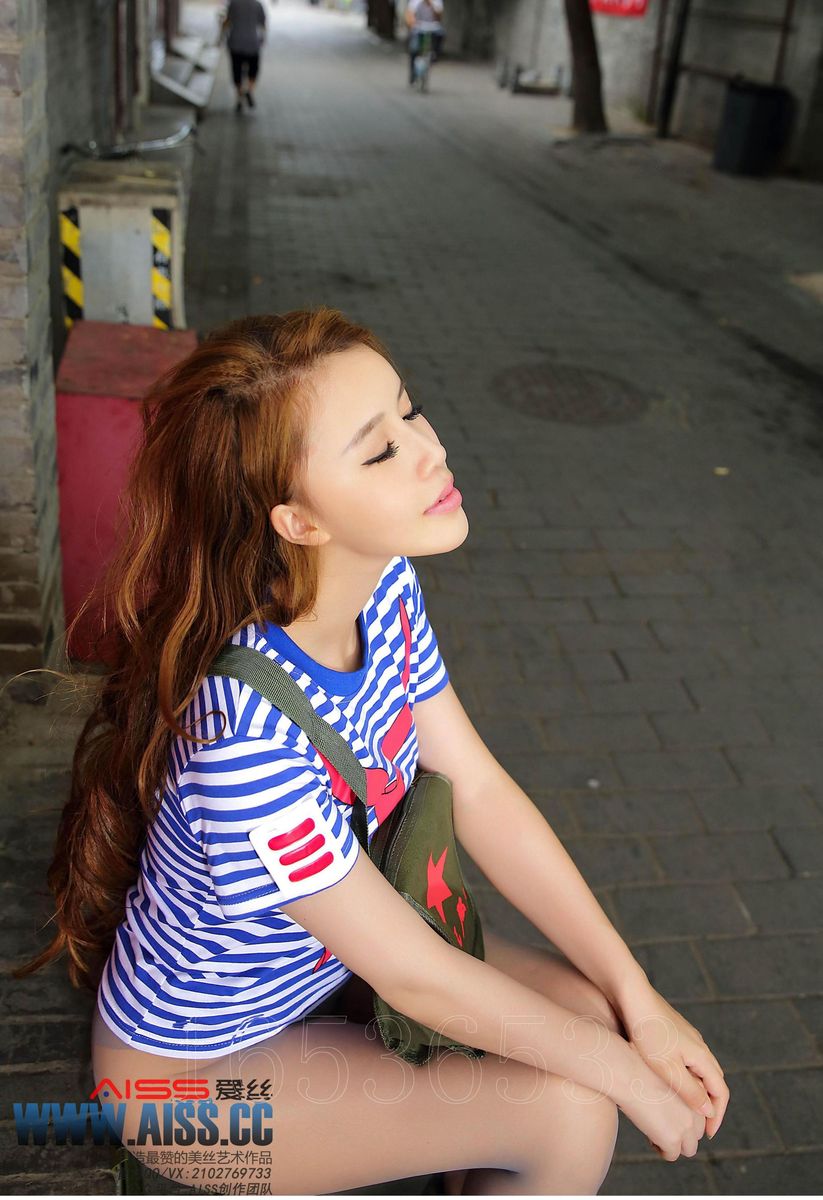 美女模特若兮Baby丝袜美腿<童年>主题钻石版写真集