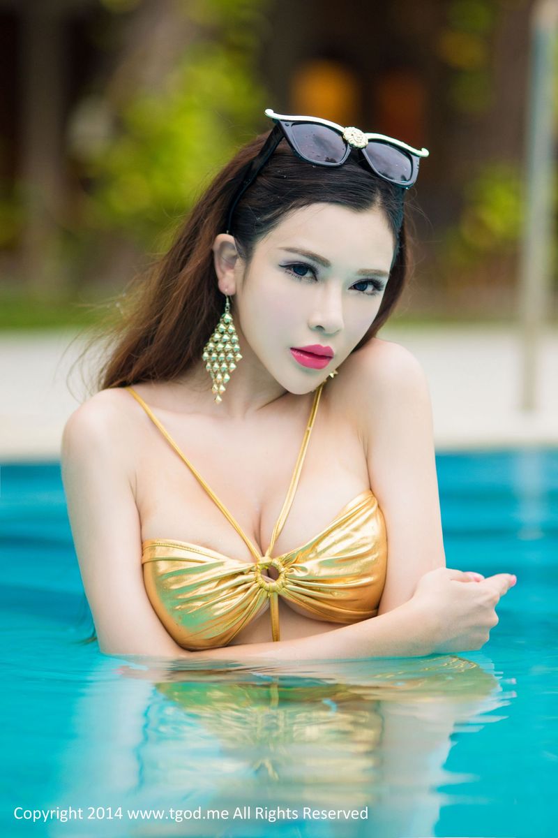 清纯美女宛恩miyu泳池比基尼妖艳惹火沙巴旅拍