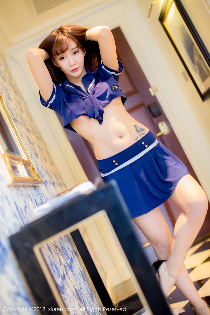 美女模特顾灿蓝色女警+水手服诱惑私房写真