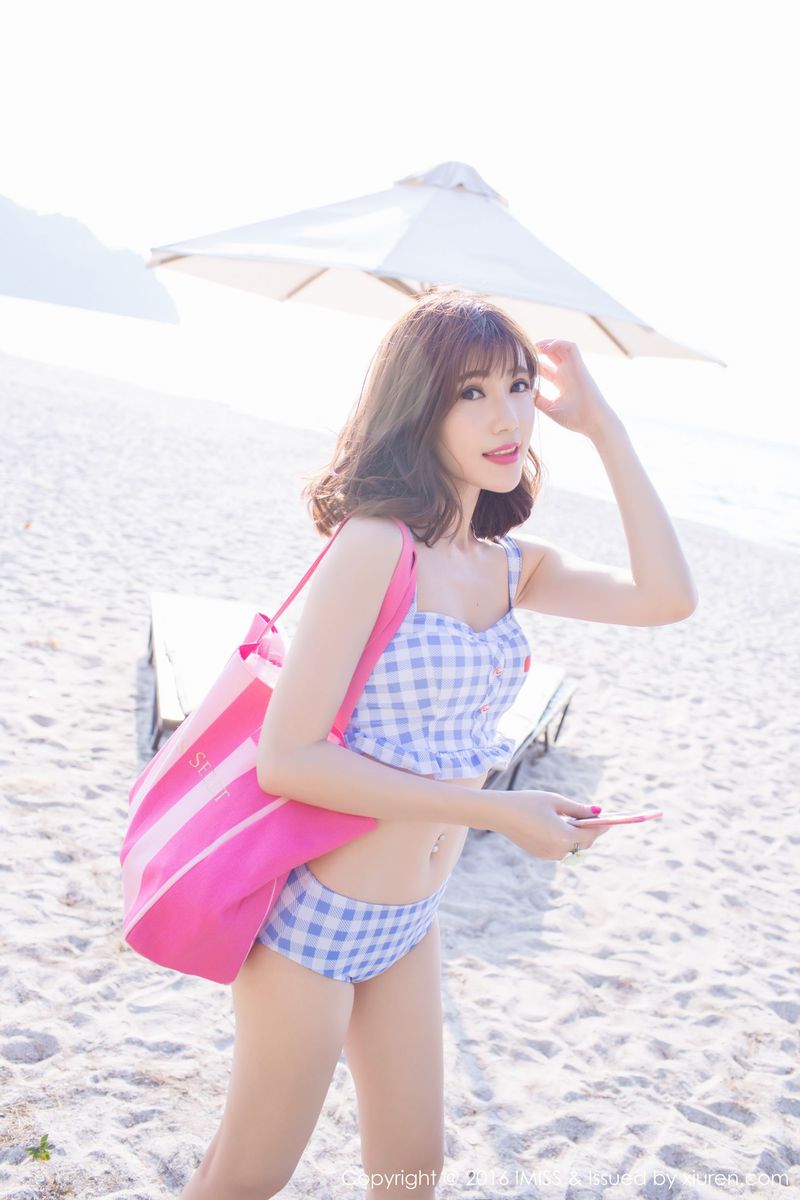 气质美女Sandy陈天扬白皙身材比基尼诱惑兰卡威旅拍