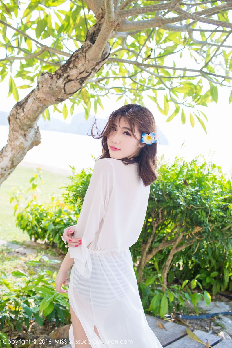 气质美女Sandy陈天扬白皙身材比基尼诱惑兰卡威旅拍