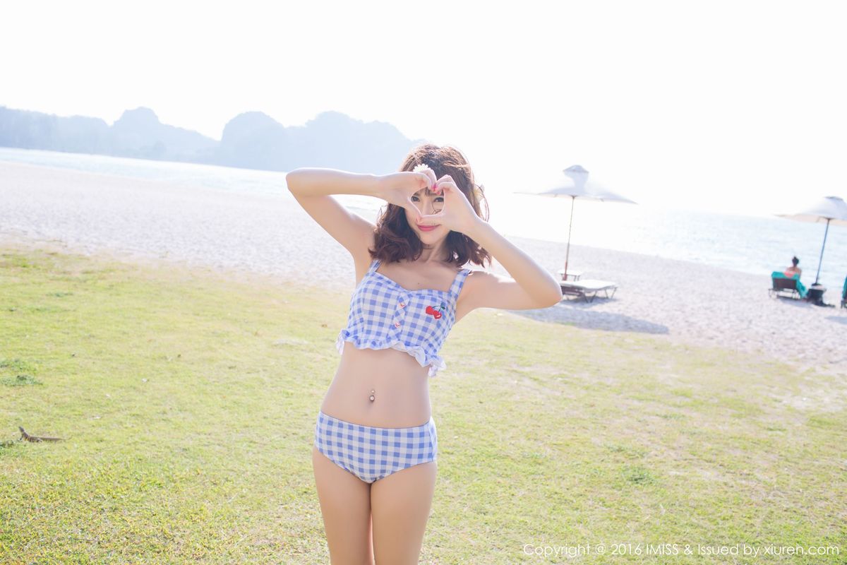 气质美女Sandy陈天扬白皙身材比基尼诱惑兰卡威旅拍