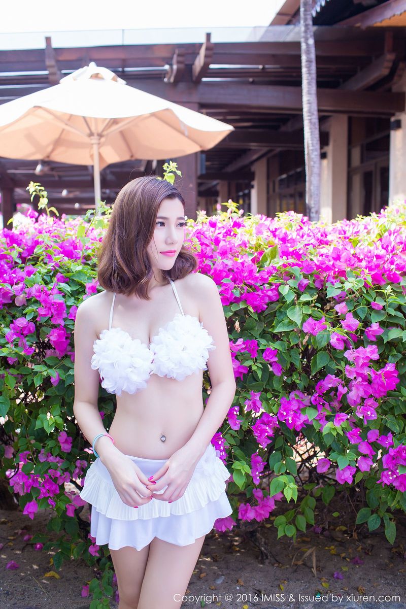 性感女神Sandy陈天扬户外沙滩比基尼卡威旅拍