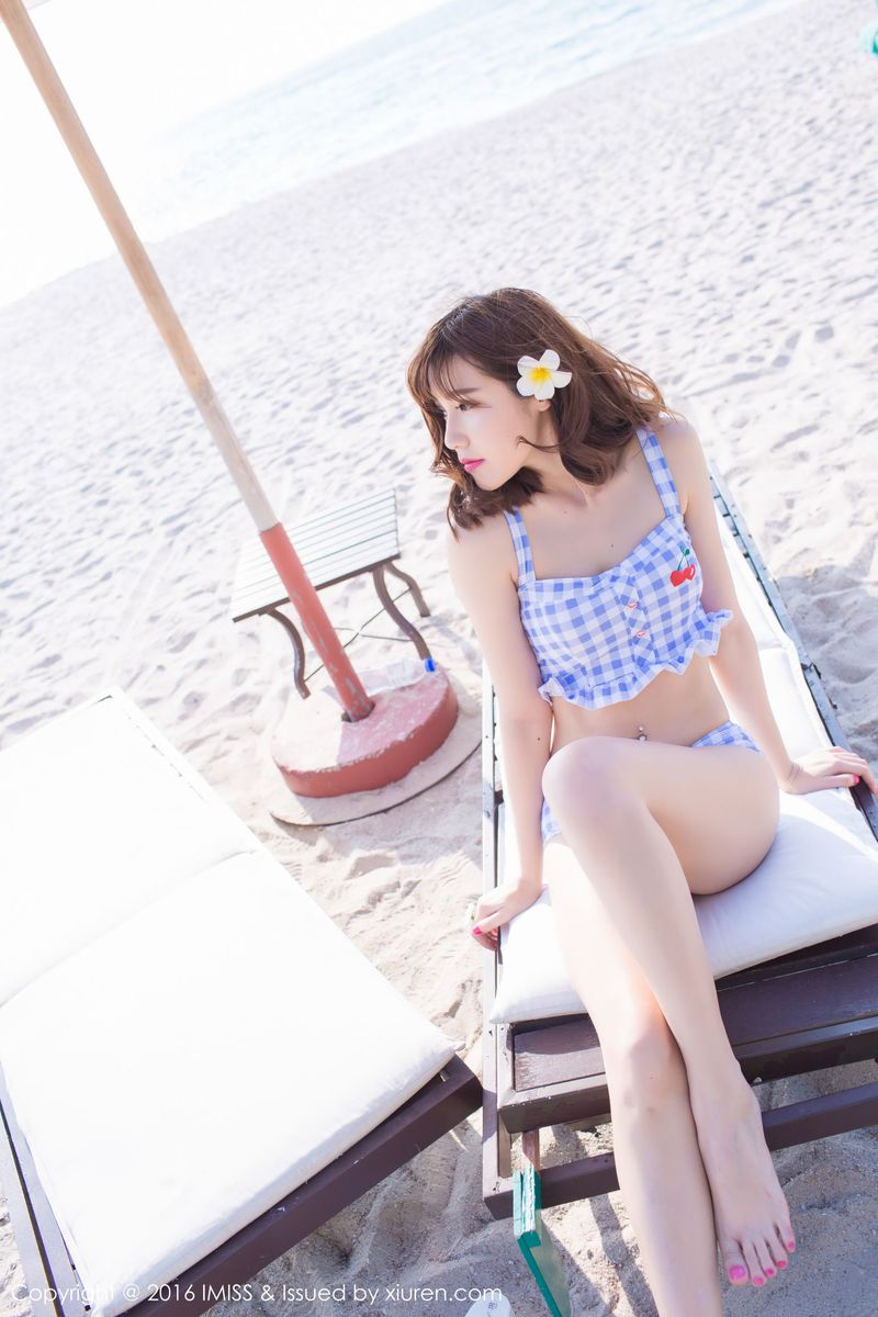 气质美女Sandy陈天扬白皙身材比基尼诱惑兰卡威旅拍