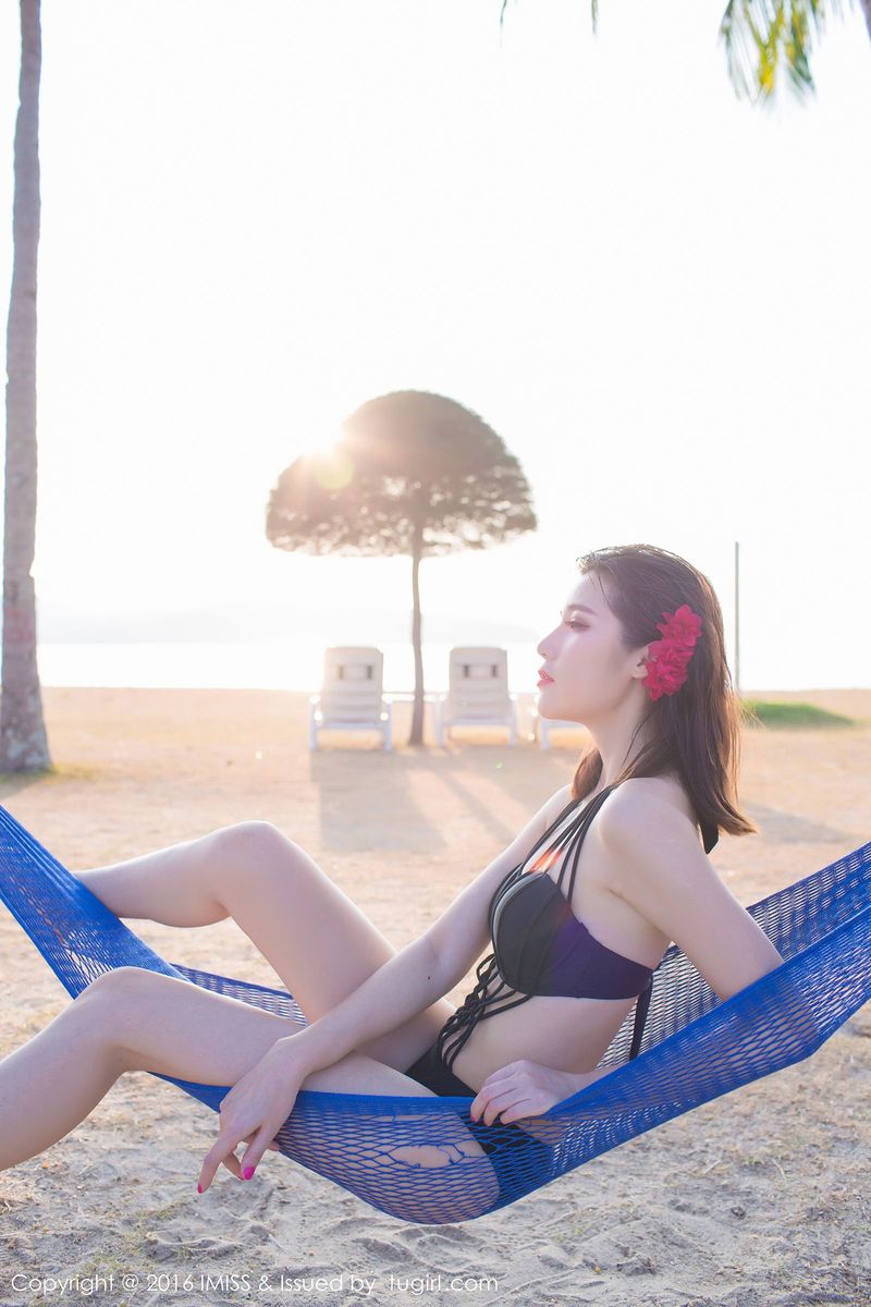 性感女神Sandy陈天扬户外沙滩比基尼卡威旅拍