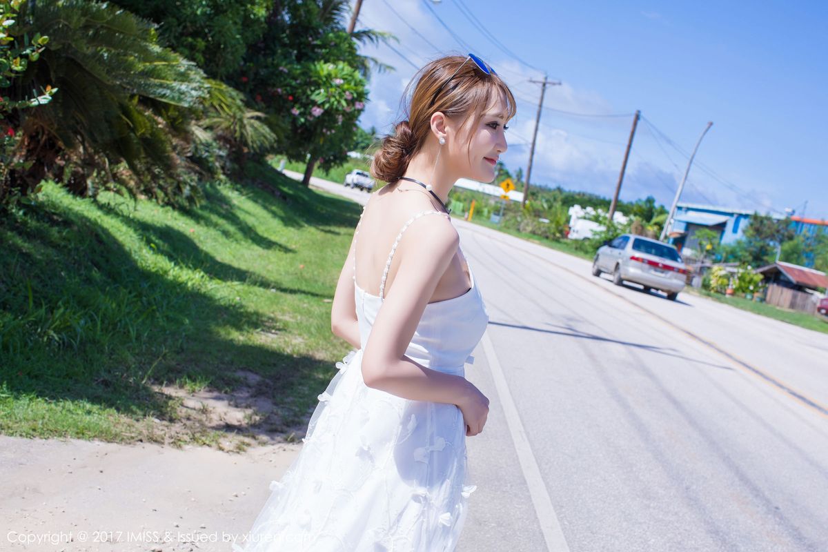 气质美女妤薇Vivian性感OL白色长裙塞班迷人旅拍