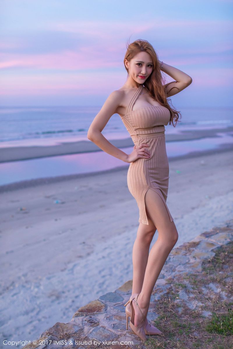 性感美女妤薇Vivian美胸热裤比基尼诱惑沙巴旅拍