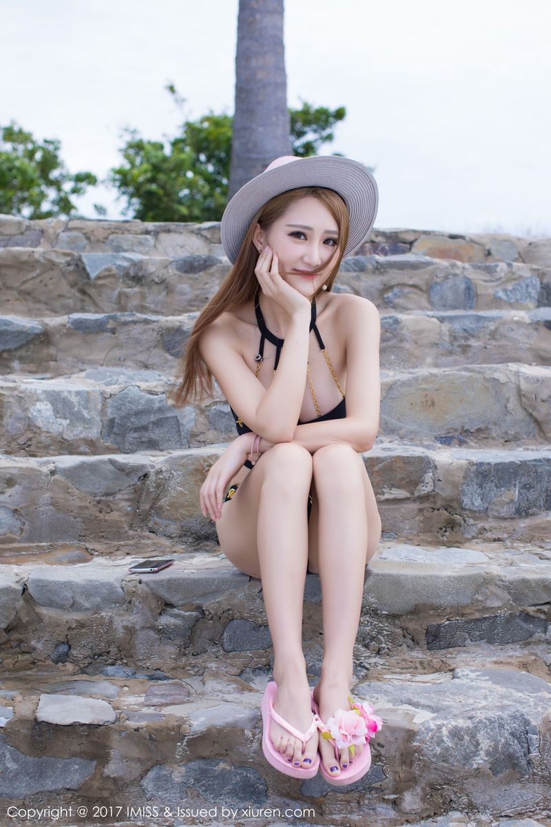 性感美女妤薇Vivian白嫩美胸比基尼诱惑沙巴旅拍