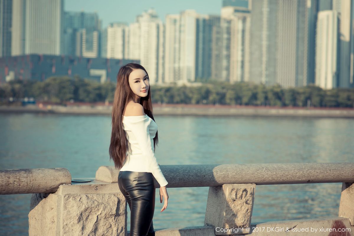性感女神婕西儿jessie比基尼+外景露出羊城小蛮腰写真