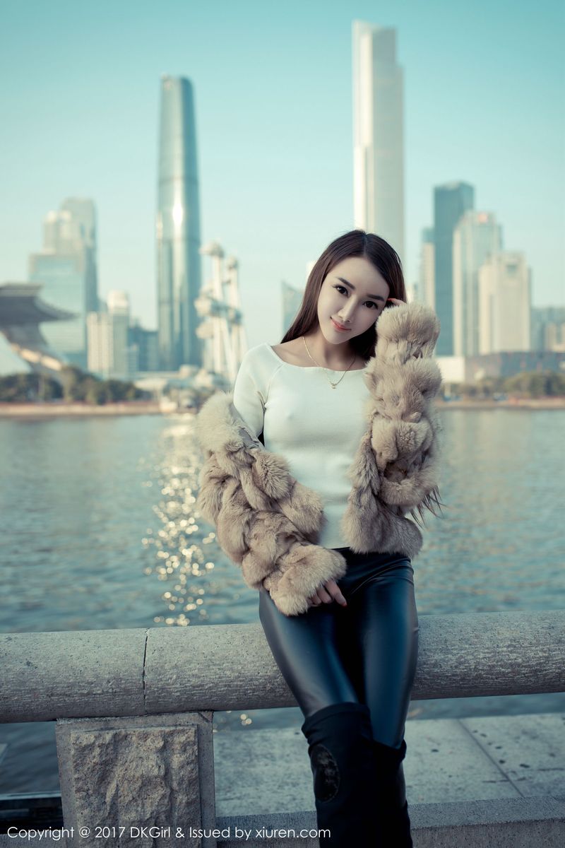 性感女神婕西儿jessie比基尼+外景露出羊城小蛮腰写真