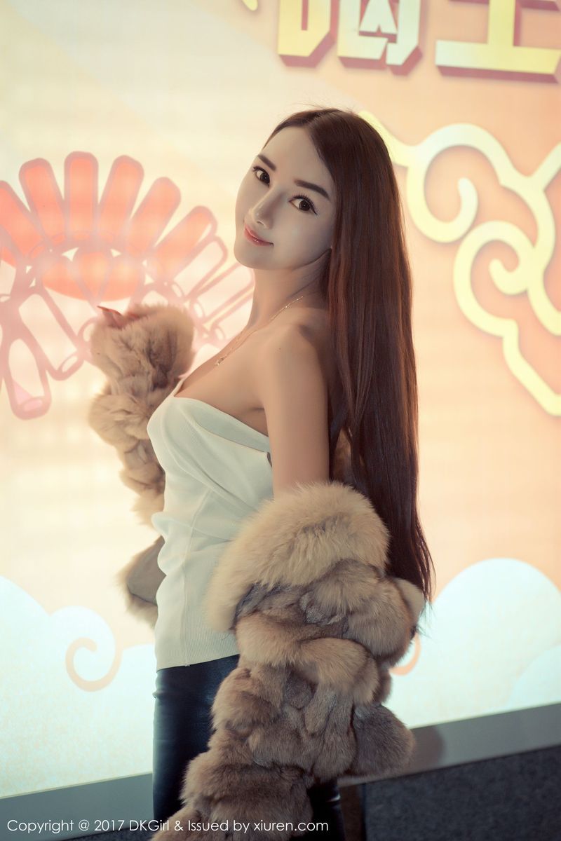 性感女神婕西儿jessie比基尼+外景露出羊城小蛮腰写真
