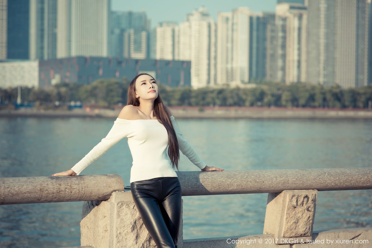性感女神婕西儿jessie比基尼+外景露出羊城小蛮腰写真