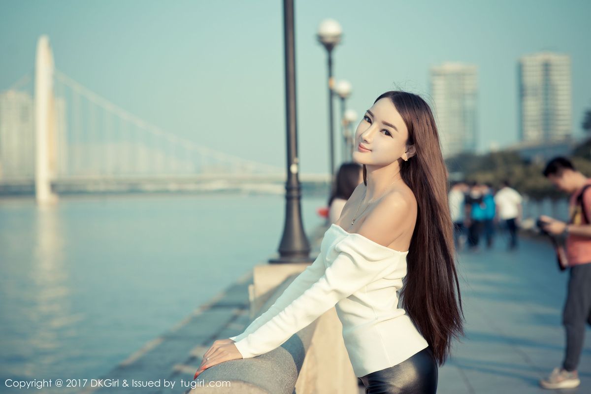 性感女神婕西儿jessie比基尼+外景露出羊城小蛮腰写真