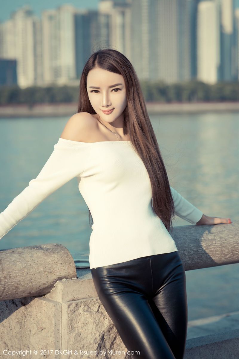 性感女神婕西儿jessie比基尼+外景露出羊城小蛮腰写真