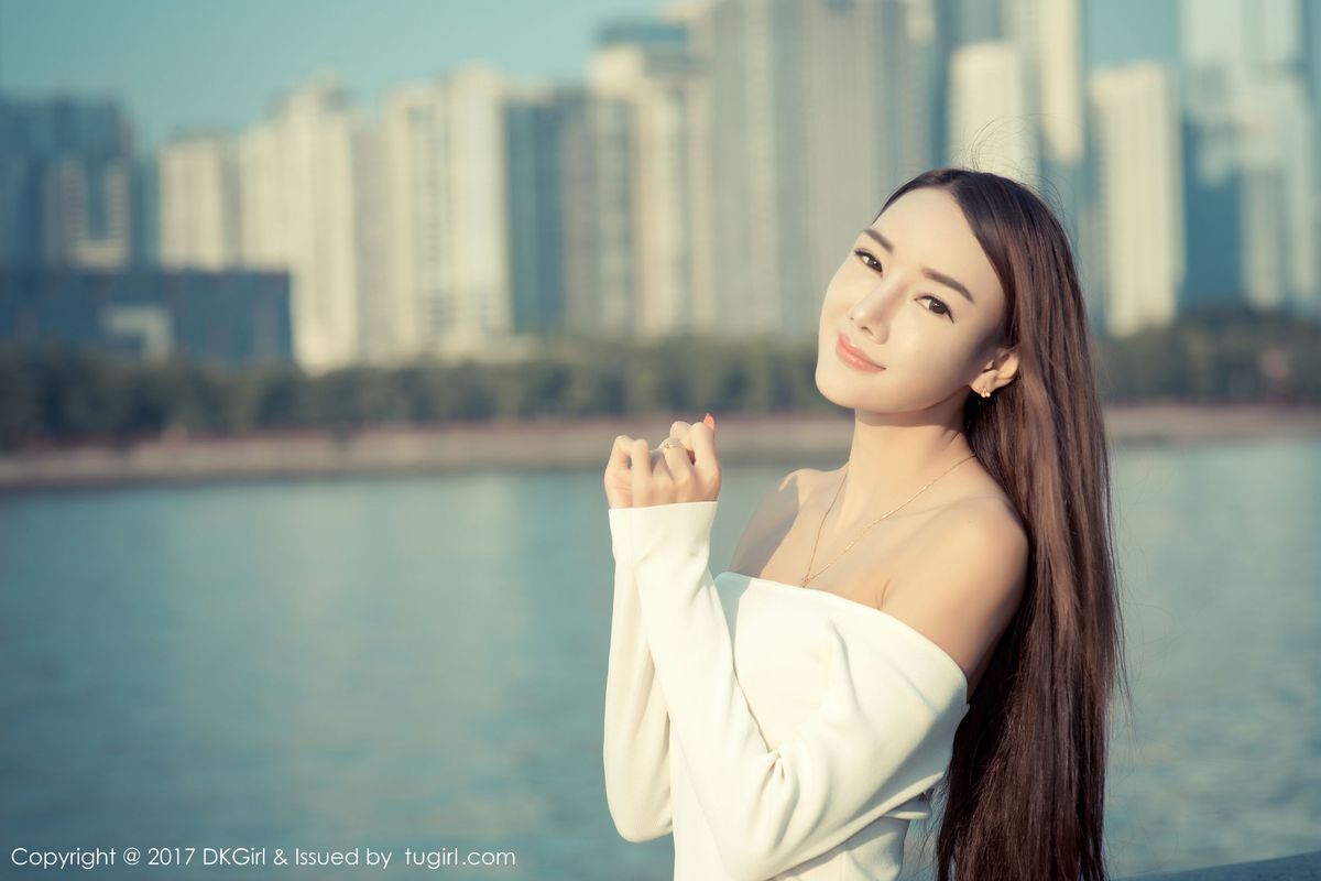 性感女神婕西儿jessie比基尼+外景露出羊城小蛮腰写真