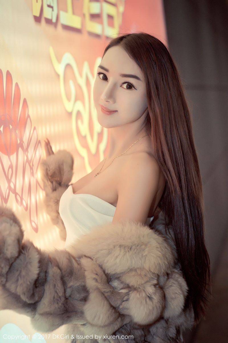 性感女神婕西儿jessie比基尼+外景露出羊城小蛮腰写真