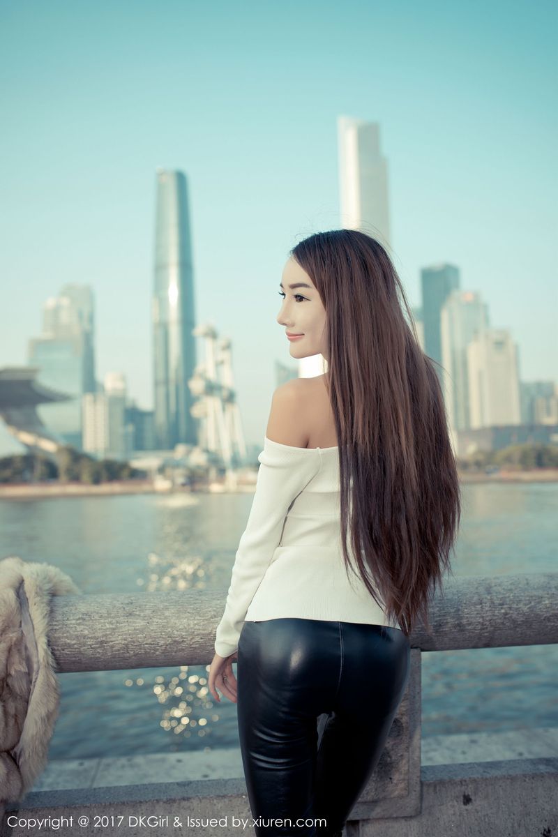 性感女神婕西儿jessie比基尼+外景露出羊城小蛮腰写真