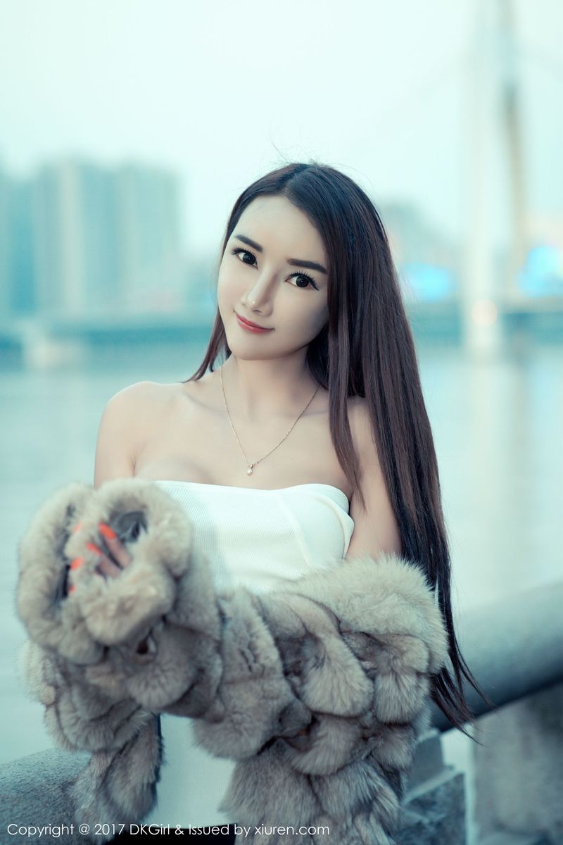 美女模特婕西儿jessie隧道露出羊城小蛮腰写真