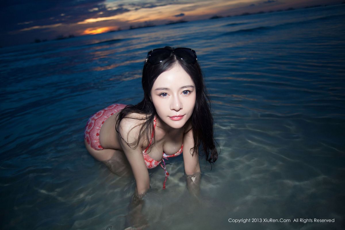 网络红人Nancy小姿小清新比基尼长滩系列户外套图