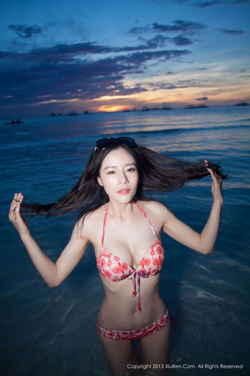 网络红人Nancy小姿小清新比基尼长滩系列户外套图