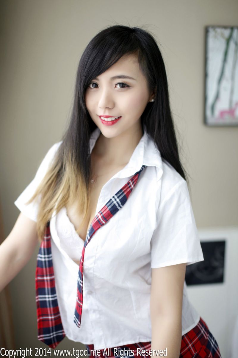 新人模特谢忱倬情趣吊裙+平安夜校服诱惑套图