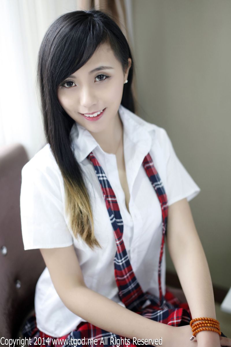 新人模特谢忱倬情趣吊裙+平安夜校服诱惑套图
