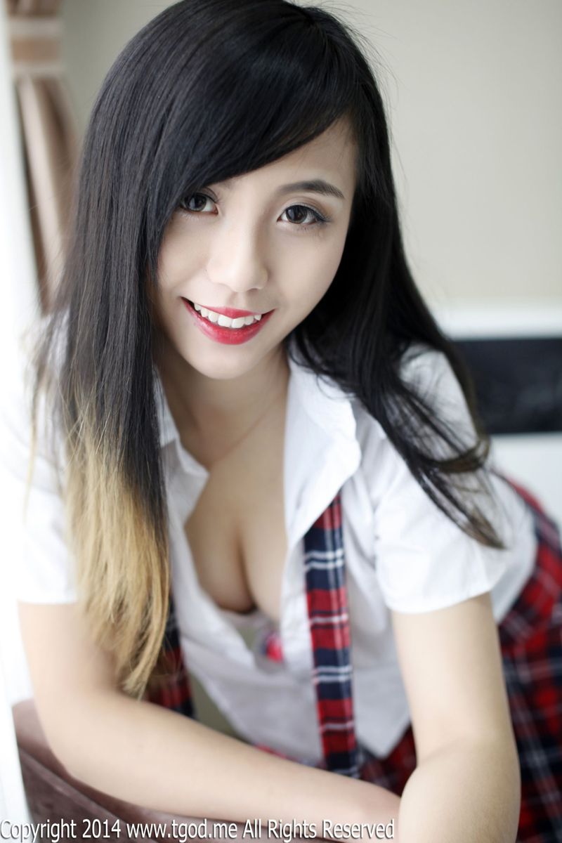 新人模特谢忱倬情趣吊裙+平安夜校服诱惑套图