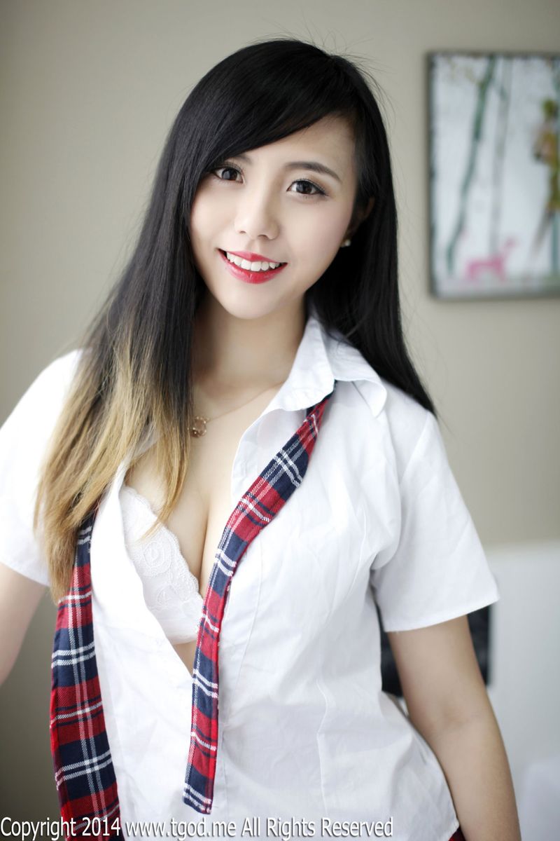 新人模特谢忱倬情趣吊裙+平安夜校服诱惑套图