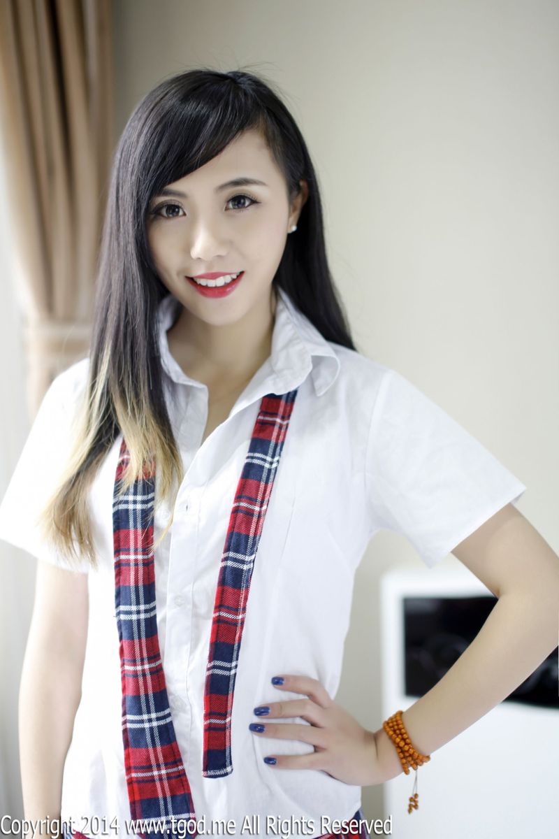 新人模特谢忱倬情趣吊裙+平安夜校服诱惑套图