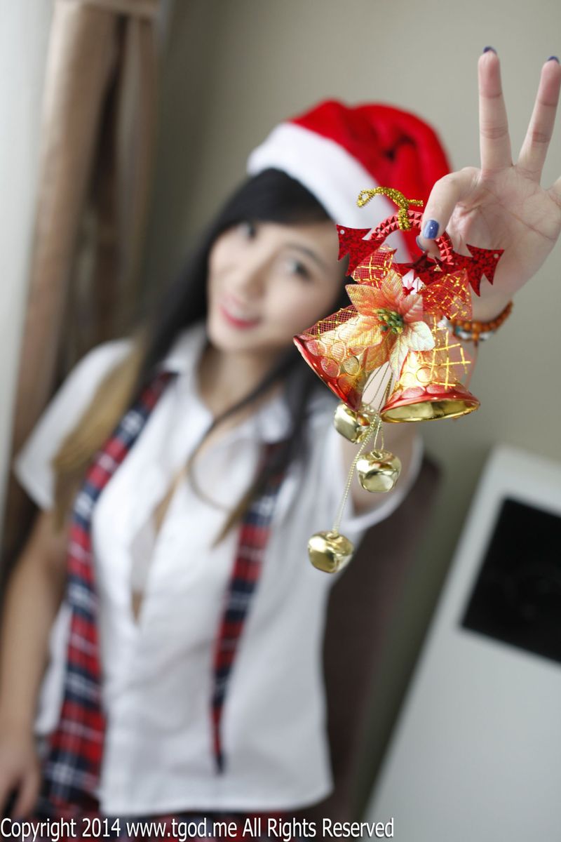新人模特谢忱倬情趣吊裙+平安夜校服诱惑套图