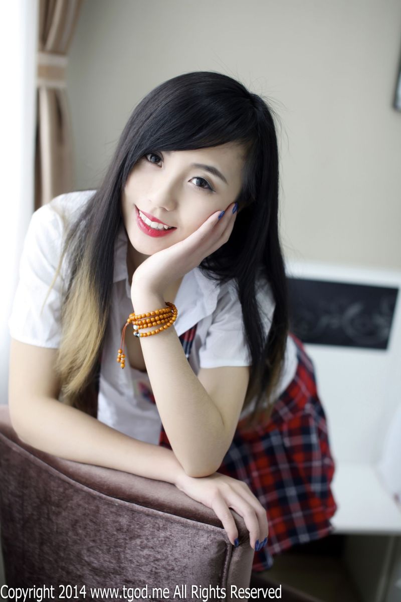 新人模特谢忱倬情趣吊裙+平安夜校服诱惑套图