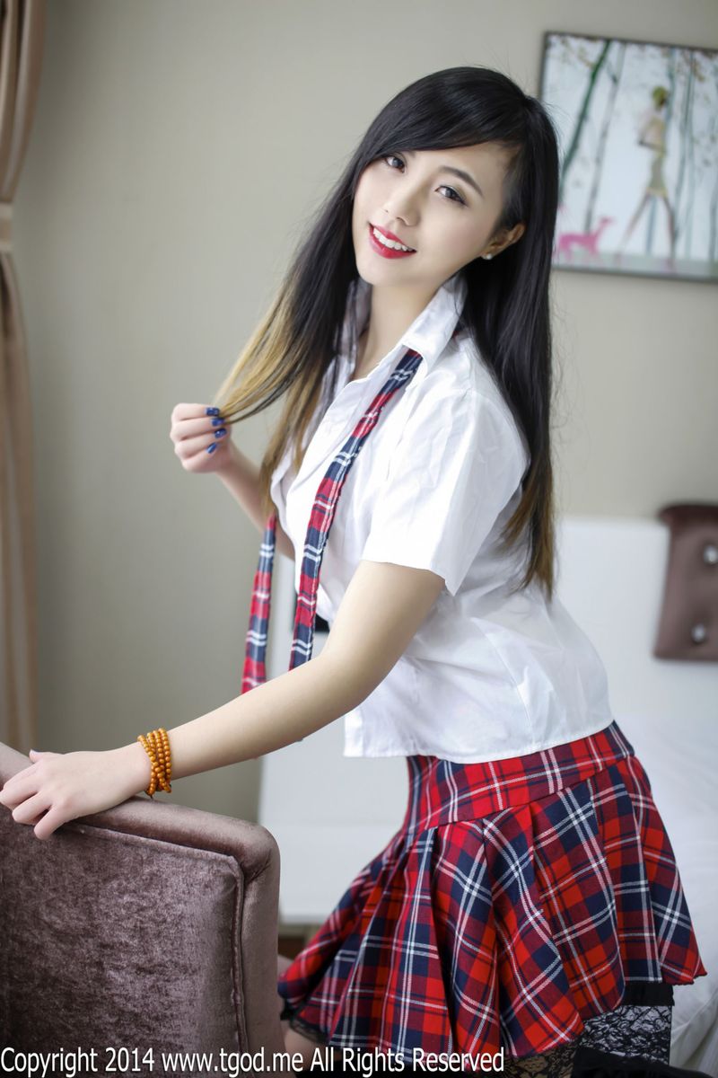 新人模特谢忱倬情趣吊裙+平安夜校服诱惑套图