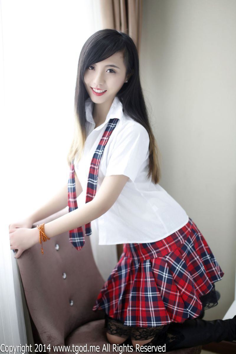 新人模特谢忱倬情趣吊裙+平安夜校服诱惑套图