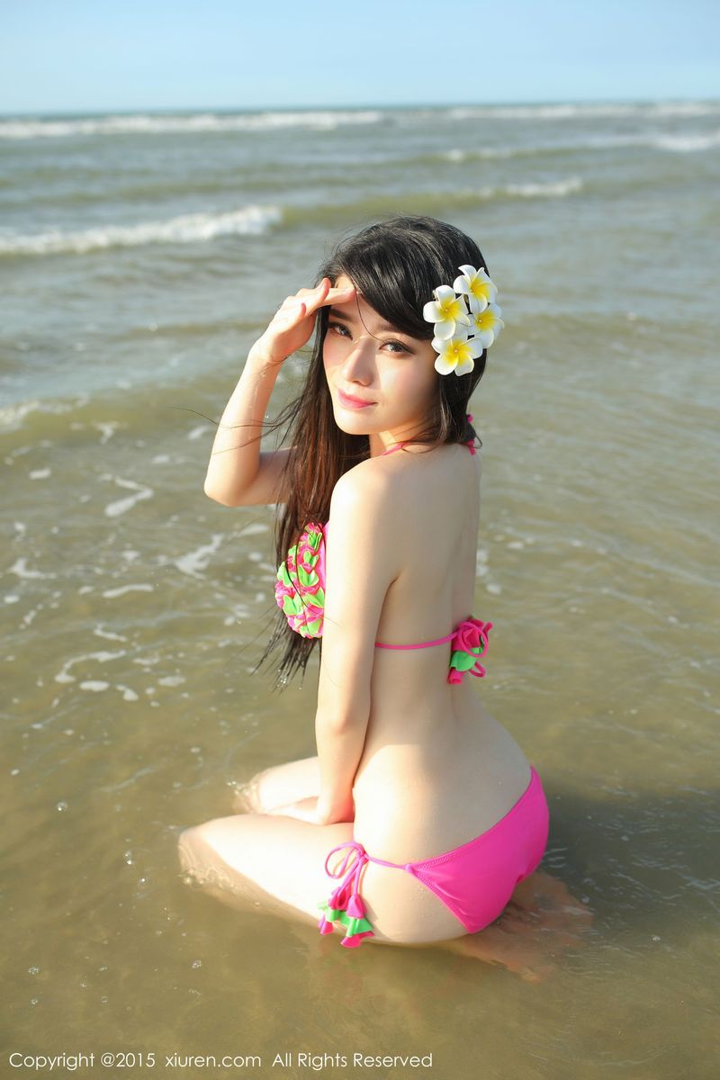 美女模特容容容Alice海边沙滩比基尼涠洲岛唯美旅拍